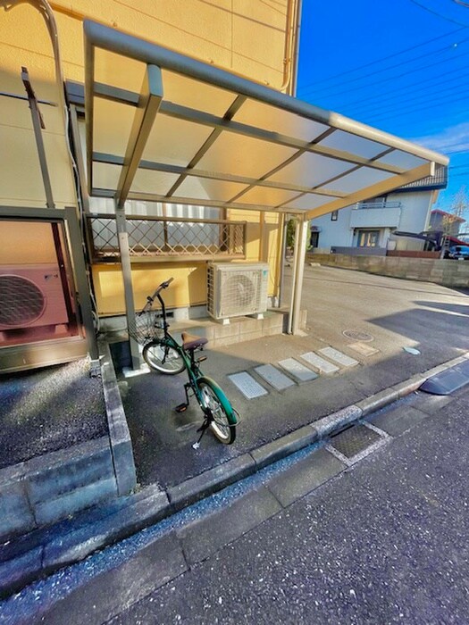 物件外観写真3　(駐輪場)