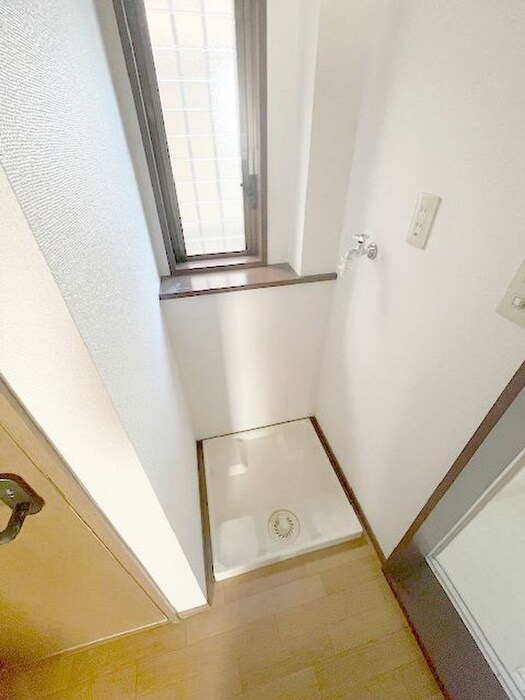 物件内観写真14　(洗濯機置場)