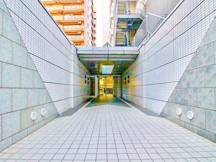 物件外観写真4　(エントランス部分)