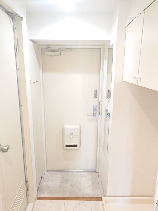 物件内観写真16　(玄関)