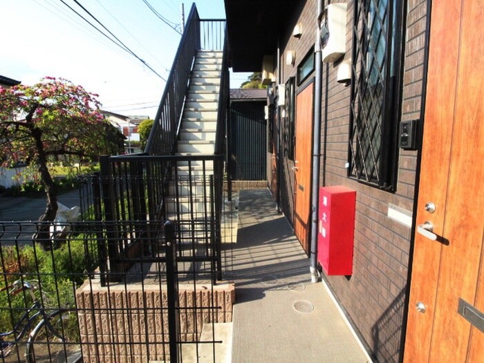 物件外観写真2　(エントランス部分)