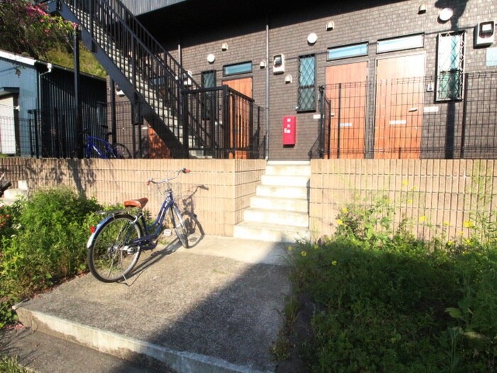 物件外観写真5　(駐輪場)