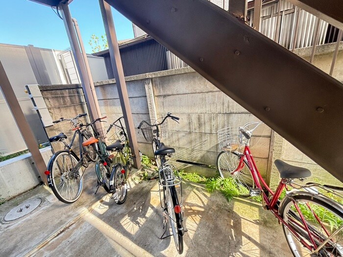 物件外観写真6　(駐輪場)