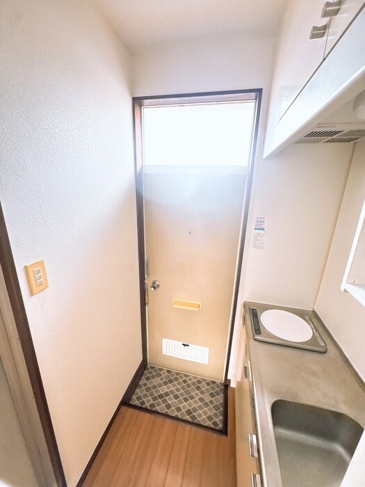 物件内観写真8　(玄関)