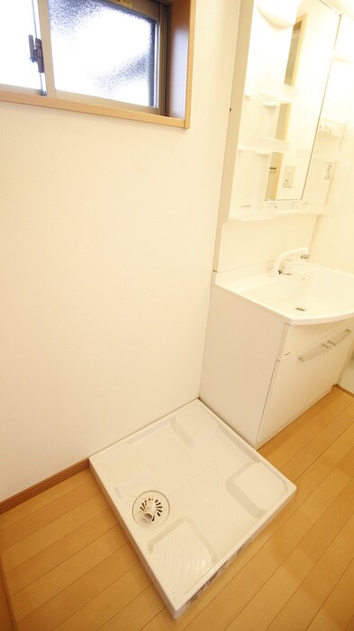 物件内観写真18　(洗濯機置場)