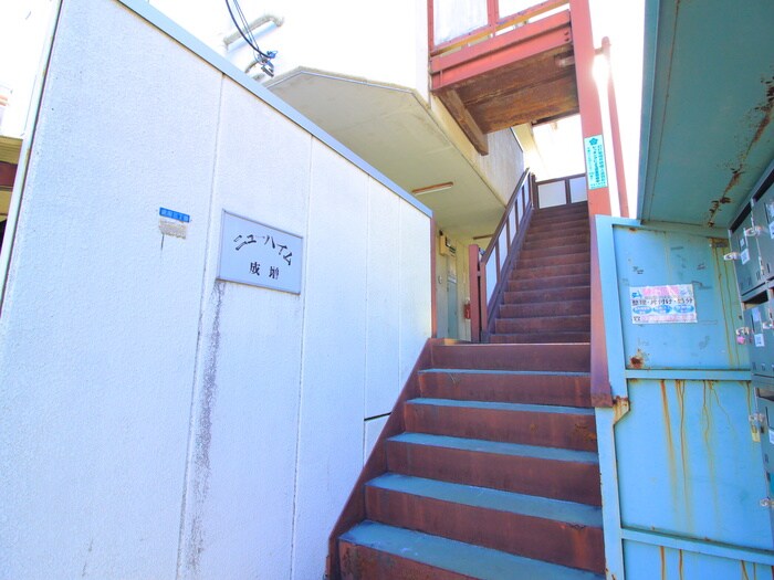 物件外観写真3　(エントランス部分)