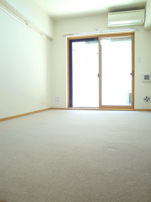 物件内観写真10　(室内からの展望)