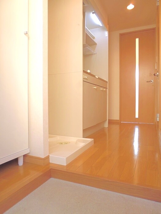 物件内観写真12　(玄関)