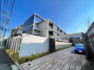 カ－サベラ大倉山外観写真