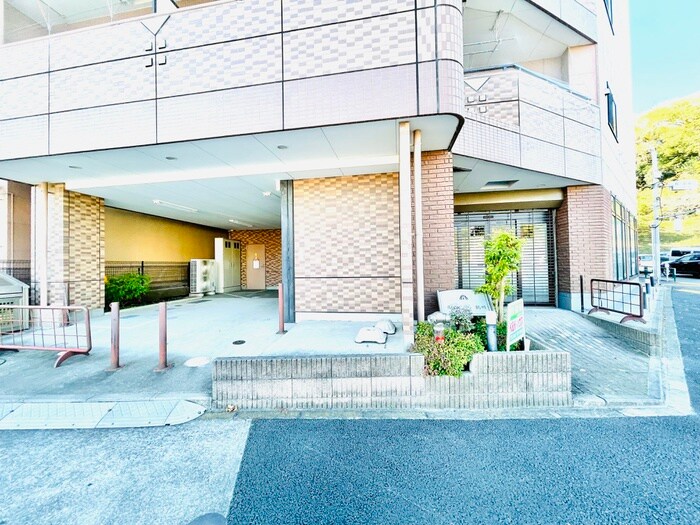 物件外観写真2　(エントランス部分)