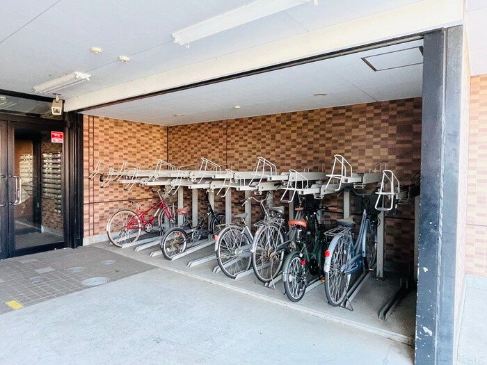 物件外観写真5　(駐輪場)