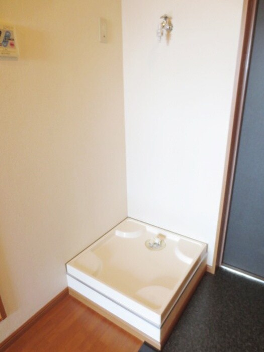 物件内観写真14　(洗濯機置場)