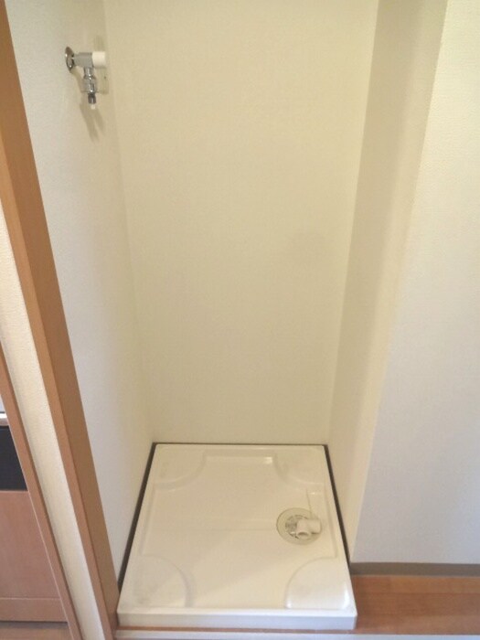 物件内観写真18　(洗濯機置場)