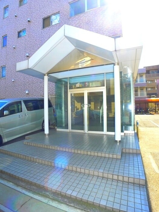 物件外観写真4　(エントランス部分)