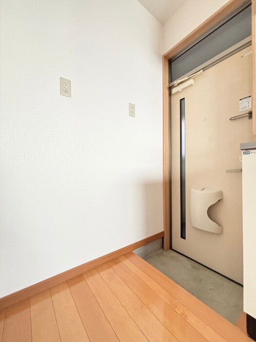 物件内観写真18　(玄関)