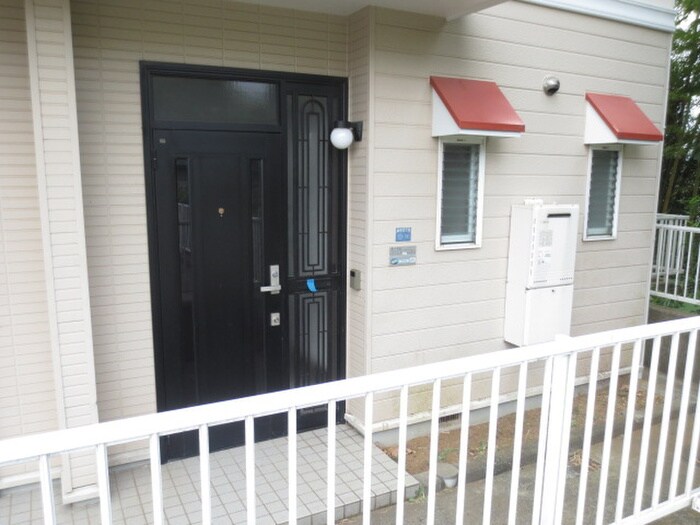 物件外観写真4　(エントランス部分)