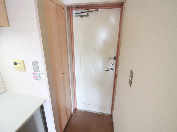 物件内観写真13　(玄関)