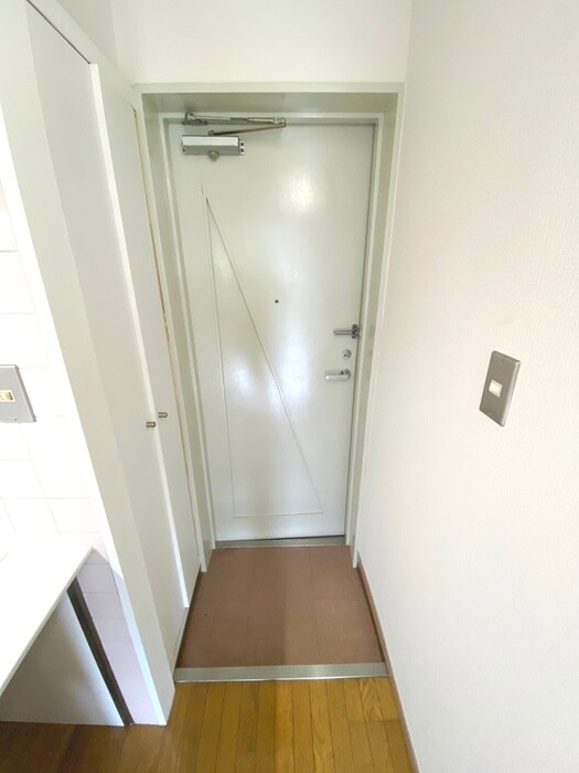 物件内観写真15　(玄関)