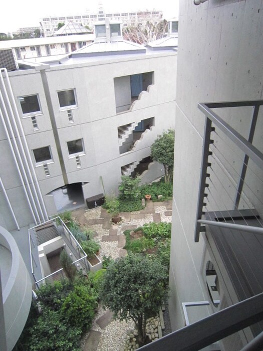 物件内観写真16　(室内からの展望)