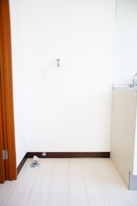 物件内観写真11　(洗濯機置場)