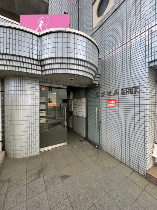 物件外観写真2　(エントランス部分)