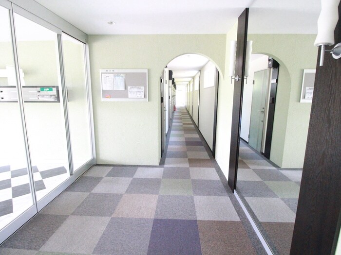 物件外観写真5　(エントランス部分)