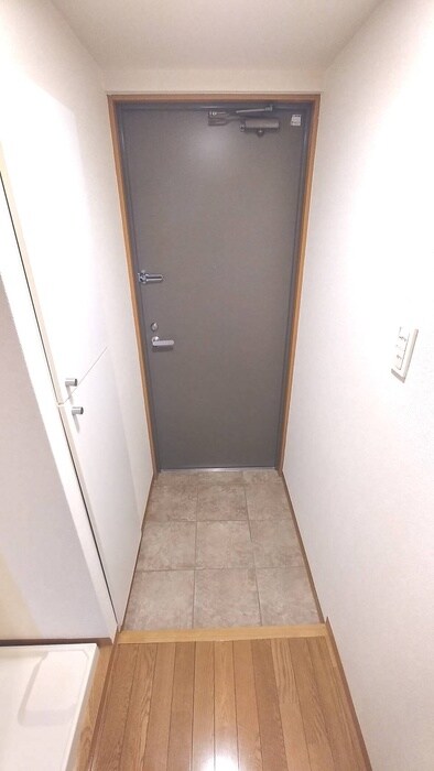 物件内観写真18　(玄関)