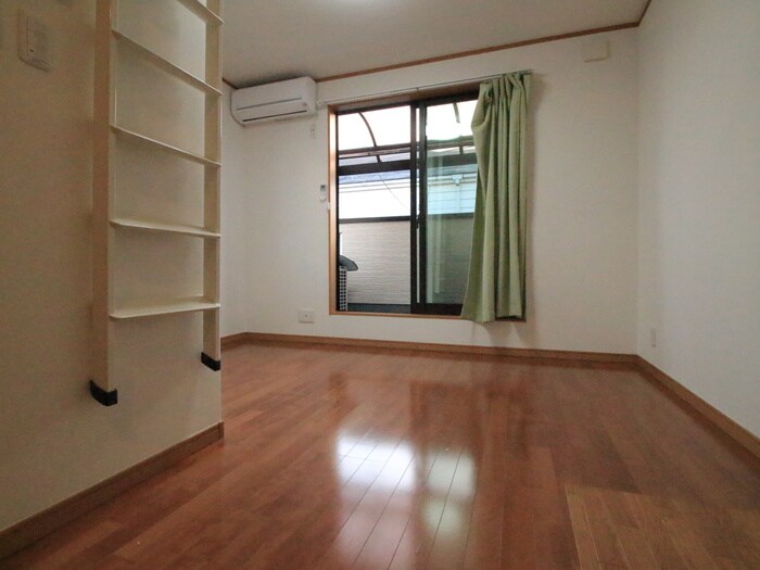 物件内観写真4　(居室)