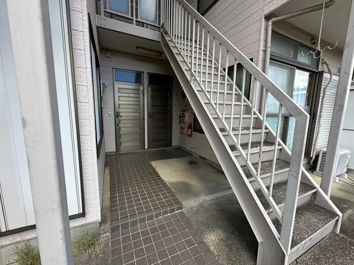 物件外観写真5　(エントランス部分)