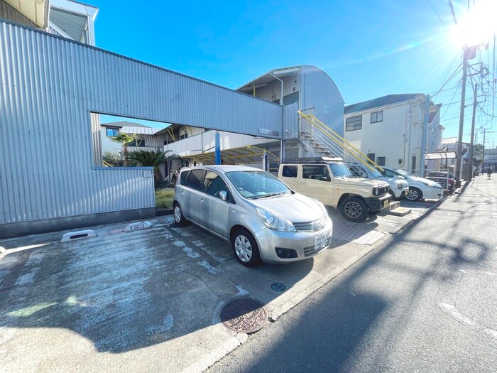 物件外観写真4　(駐車場)