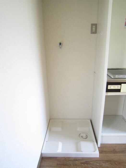 物件内観写真13　(洗濯機置場)