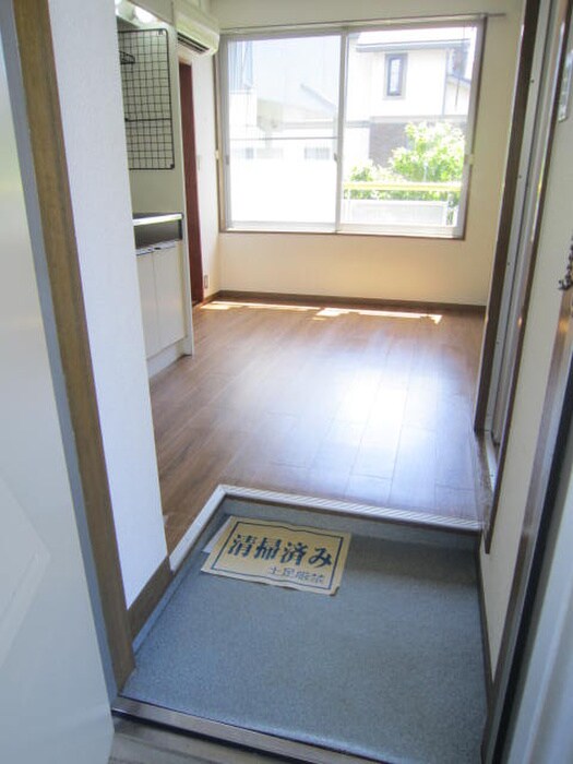 物件内観写真18　(玄関)