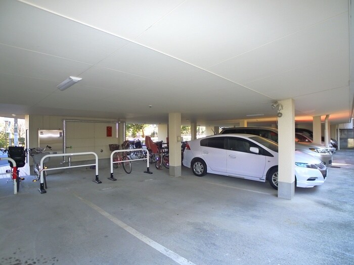 物件外観写真4　(駐車場)