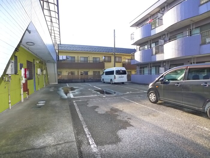 物件外観写真3　(駐車場)