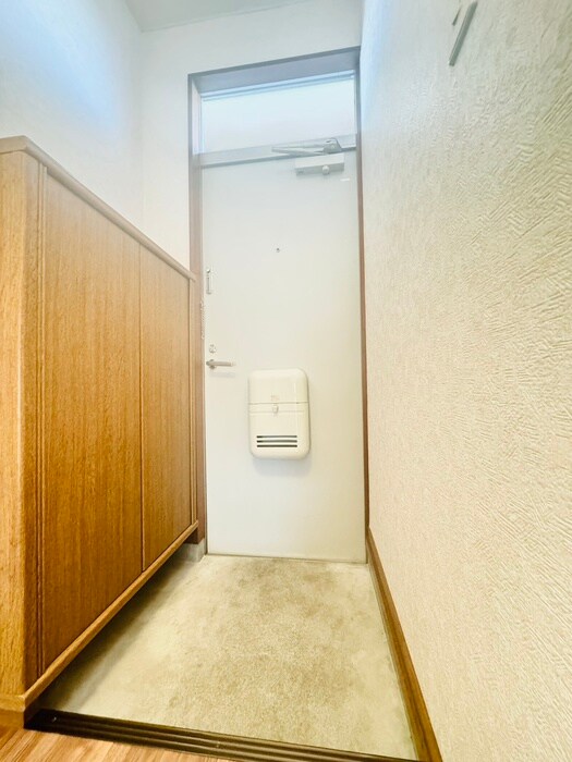 物件内観写真16　(玄関)