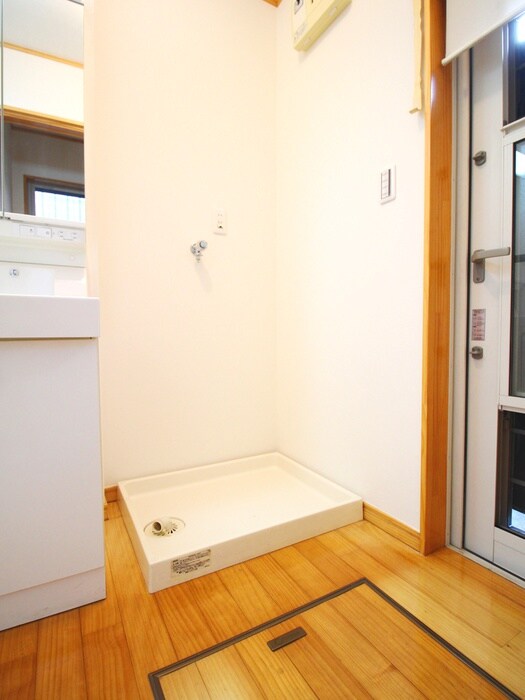 物件内観写真14　(洗濯機置場)