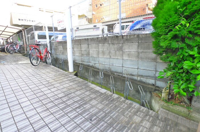 物件外観写真3　(駐輪場)