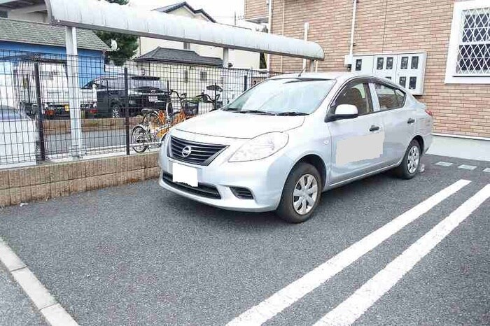 物件外観写真2　(駐車場)