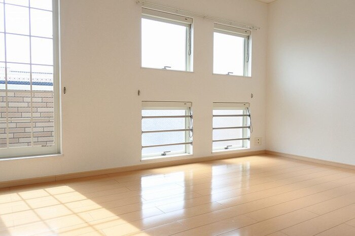 物件内観写真5　(室内からの展望)