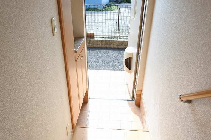 物件内観写真13　(玄関)