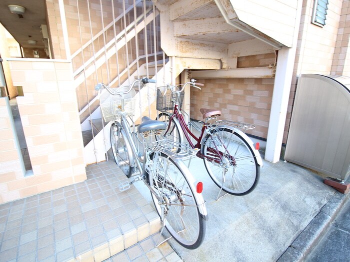 物件外観写真5　(駐輪場)