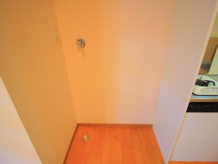 物件内観写真16　(洗濯機置場)