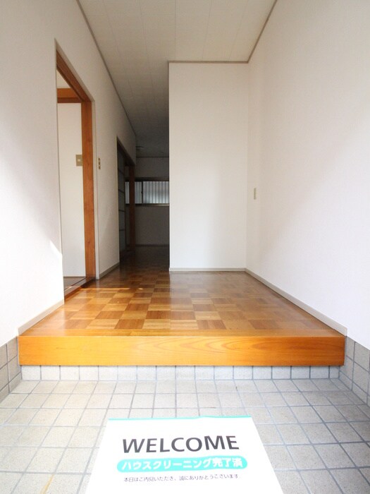 物件内観写真18　(玄関)