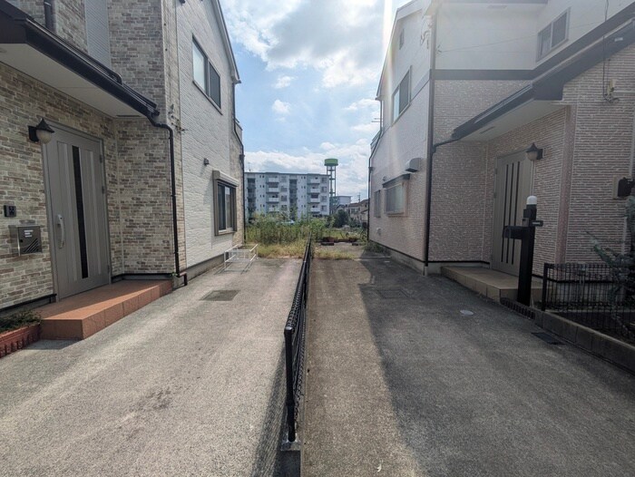 物件外観写真2　(駐車場)