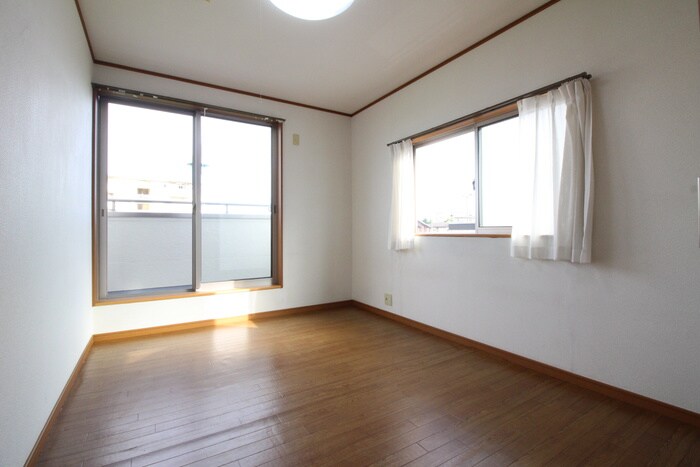 物件内観写真7　(室内からの展望)