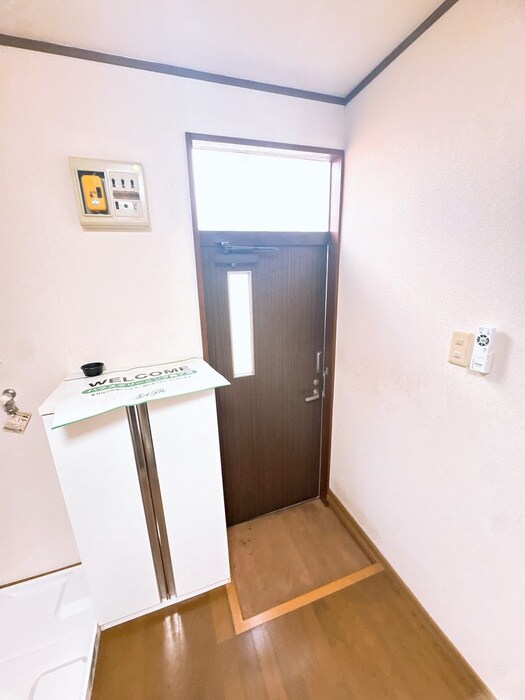 物件内観写真9　(玄関)