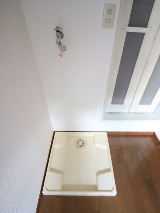 物件内観写真13　(洗濯機置場)