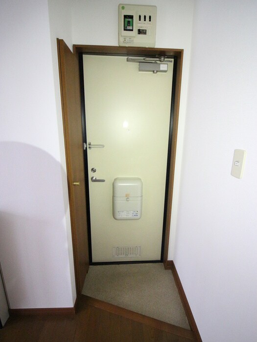 物件内観写真14　(玄関)