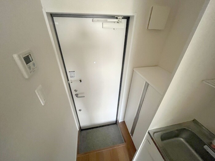 物件内観写真16　(玄関)