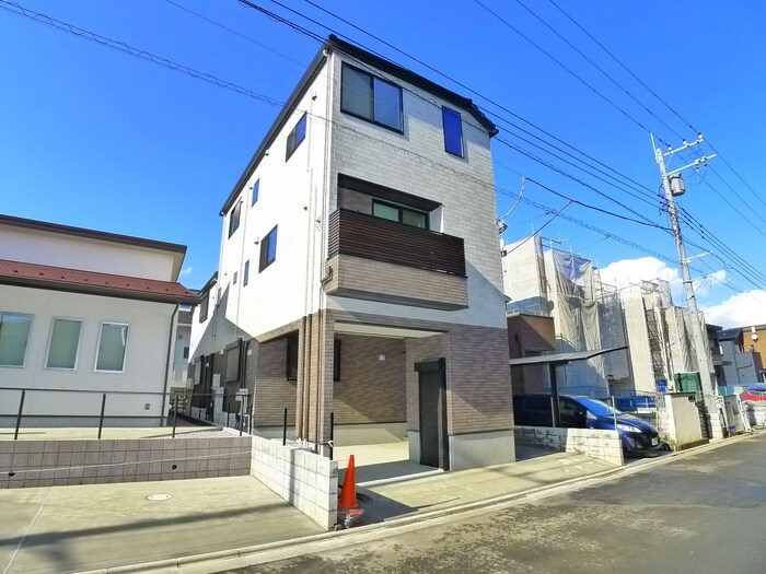 物件外観写真4　(エントランス部分)